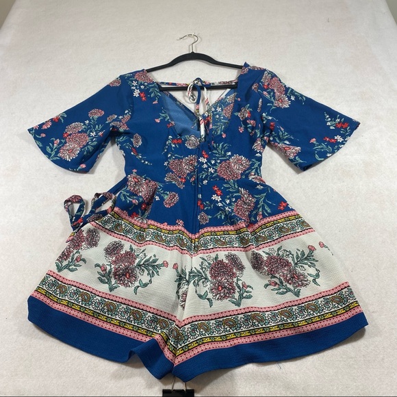 Trixxi Romper Shorts Floral V Neck Tie Belt Short sleeve Woman’s Medium Romper - Picture 4 of 9